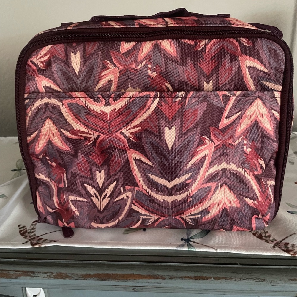 thirty one .. Get Creative‎ Crossbody .. Used excellent condition .. Floral Kat